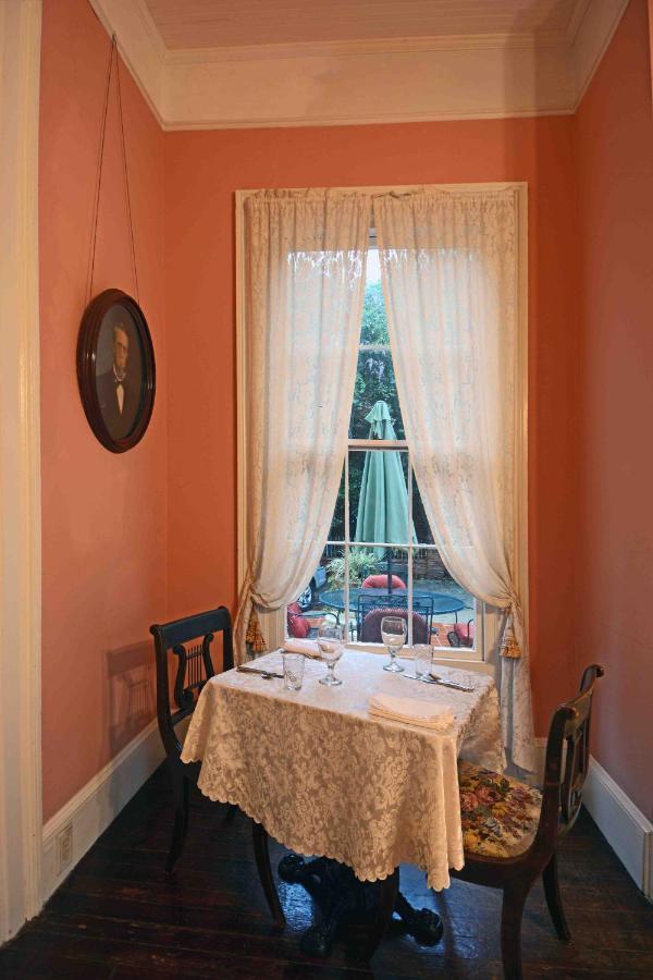 1872 Denham Inn 蒙蒂塞洛 外观 照片